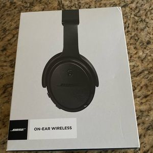 Bose on ear wireless headphones